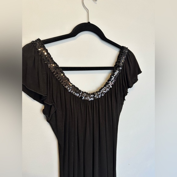 Unyx off the shoulder or low shoulder top with sequin trim. Short sleeve. Medium - Picture 4 of 9